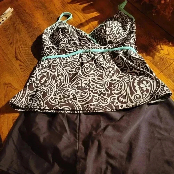 Caribbean Joe 2 Piece Swim Sun Bathing  Suit in size 10 Brown Print with accents - Picture 8 of 8